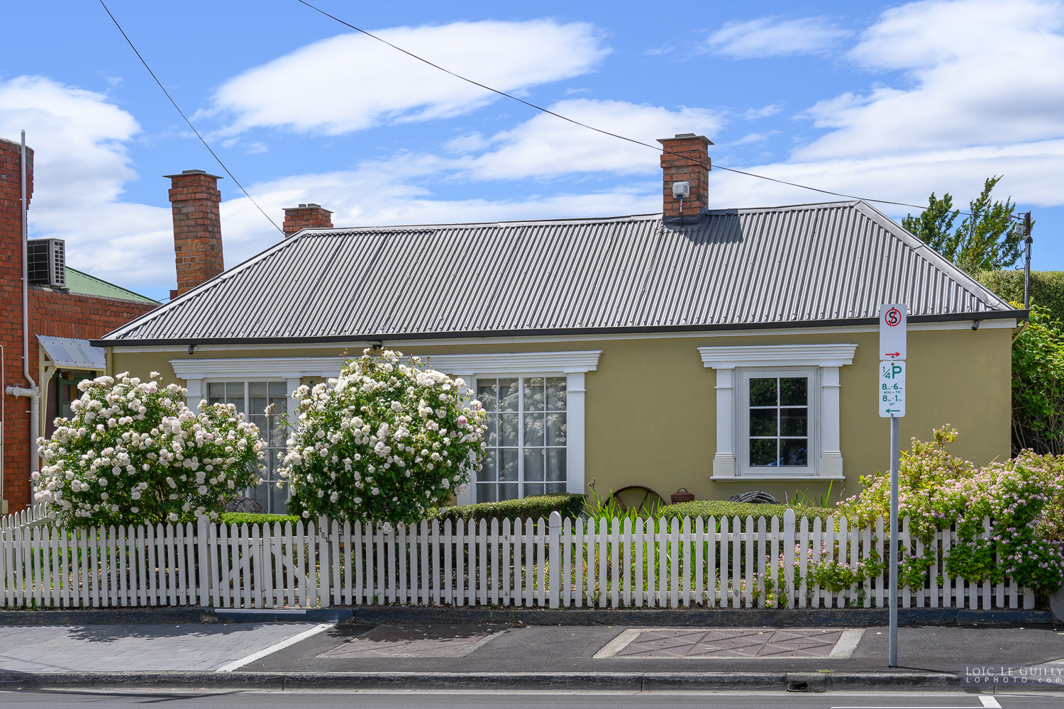 photograph of Old cottage in Newtown